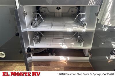 2027 MDC XT9HRT OFF-GRID 15FT - Photo 11 - Santa Fe Springs, CA 90670