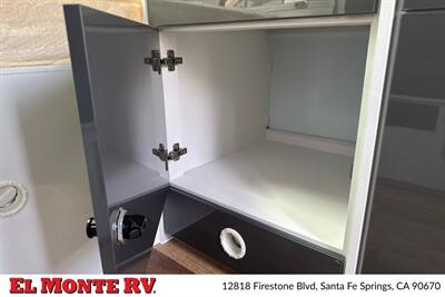 2027 MDC XT9HRT OFF-GRID 15FT - Photo 12 - Santa Fe Springs, CA 90670