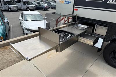 2023 MDC XT13 HYBRID CARAVAN 19FT   - Photo 9 - Santa Fe Springs, CA 90670