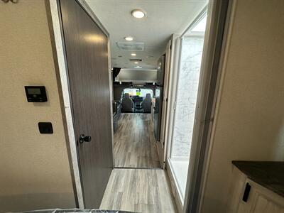 2023 Forest River Forester 2851SLE   - Photo 38 - Orlando, FL 32808