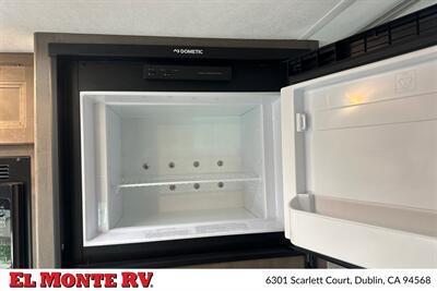 2024 Thor Four Winds 22E   - Photo 25 - Dublin, CA 94568