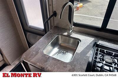 2024 Thor Four Winds 22E   - Photo 18 - Dublin, CA 94568