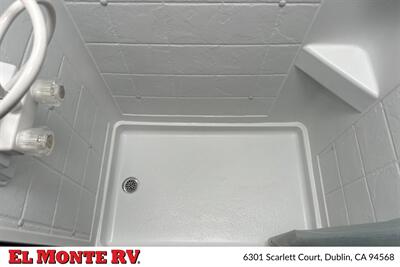 2024 Thor Four Winds 22E   - Photo 32 - Dublin, CA 94568