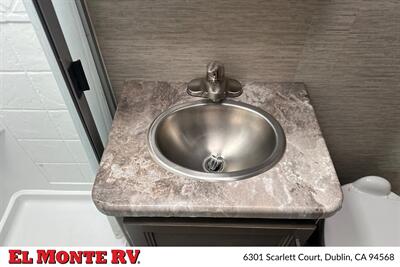 2024 Thor Four Winds 22E   - Photo 30 - Dublin, CA 94568