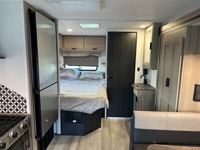 2025 Forest River Sunseeker 2150SLE   - Photo 8 - Santa Fe Springs, CA 90670