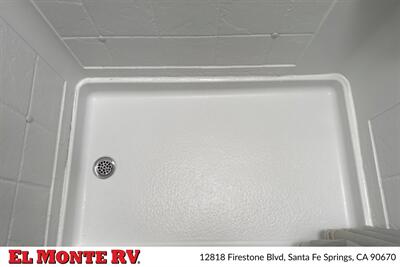 2024 Thor Four Winds 22E   - Photo 32 - Santa Fe Springs, CA 90670