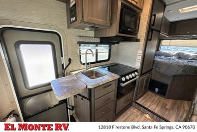 2024 Thor Four Winds 22E   - Photo 17 - Santa Fe Springs, CA 90670