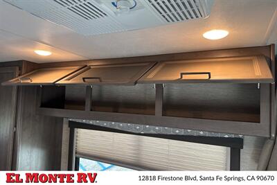 2024 Thor Four Winds 22E   - Photo 15 - Santa Fe Springs, CA 90670
