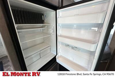 2024 Thor Four Winds 22E   - Photo 24 - Santa Fe Springs, CA 90670