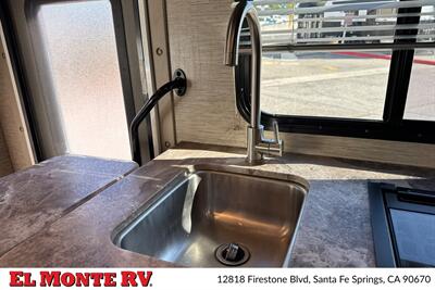 2024 Thor Four Winds 22E   - Photo 18 - Santa Fe Springs, CA 90670