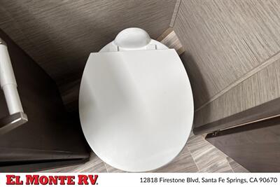 2024 Thor Four Winds 22E   - Photo 31 - Santa Fe Springs, CA 90670