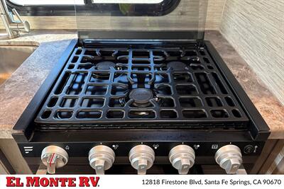 2024 Thor Four Winds 22E   - Photo 19 - Santa Fe Springs, CA 90670