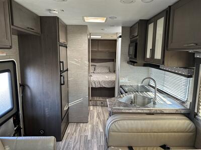 2024 Thor Four Winds 28A   - Photo 10 - Santa Fe Springs, CA 90670