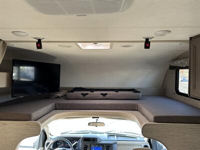 2024 Thor Four Winds 28A   - Photo 21 - Santa Fe Springs, CA 90670