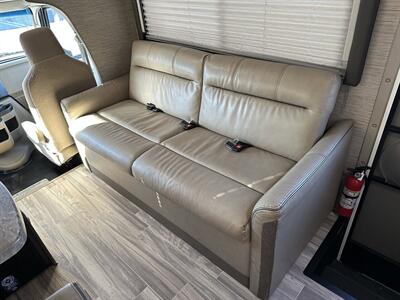 2024 Thor Four Winds 28A   - Photo 12 - Santa Fe Springs, CA 90670