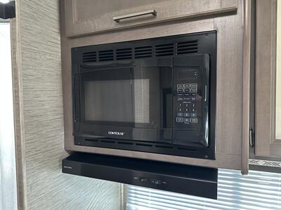 2024 Thor Four Winds 28A   - Photo 15 - Santa Fe Springs, CA 90670