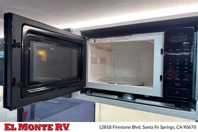 2026 MDC XT17HRT FAMILY 25FT   - Photo 16 - Santa Fe Springs, CA 90670