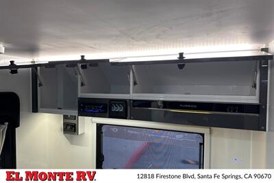 2026 MDC XT17HRT FAMILY 25FT   - Photo 17 - Santa Fe Springs, CA 90670