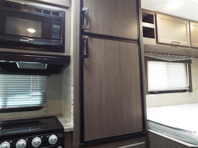 2024 Thor Four Winds 22E   - Photo 23 - Orlando, FL 32808