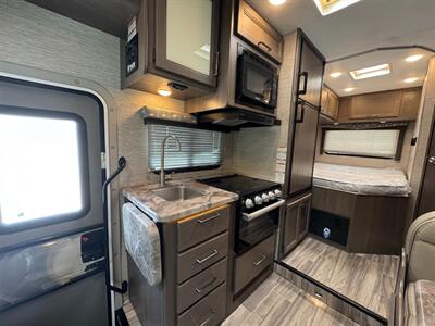 2024 Thor Four Winds 22E   - Photo 5 - Orlando, FL 32808