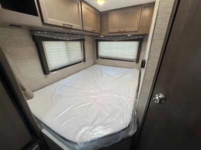 2024 Thor Four Winds 22E   - Photo 10 - Orlando, FL 32808