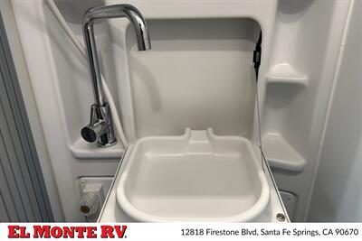 2024 Thor Dazzle 2AB   - Photo 25 - Santa Fe Springs, CA 90670