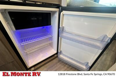 2024 Thor Dazzle 2AB   - Photo 21 - Santa Fe Springs, CA 90670
