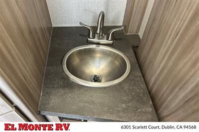 2022 Winnebago Micro Minnie FLX 2108FBS   - Photo 25 - Dublin, CA 94568