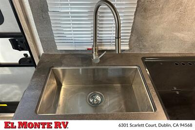 2022 Winnebago Micro Minnie FLX 2108FBS   - Photo 13 - Dublin, CA 94568