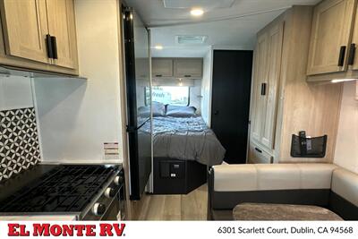 2025 Forest River Sunseeker 2350LE - Photo 27 - Santa Fe Springs, CA 90670