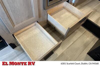 2025 Forest River Sunseeker 2350LE - Photo 23 - Santa Fe Springs, CA 90670