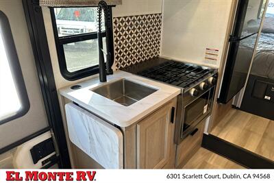 2025 Forest River Sunseeker 2350LE - Photo 17 - Santa Fe Springs, CA 90670