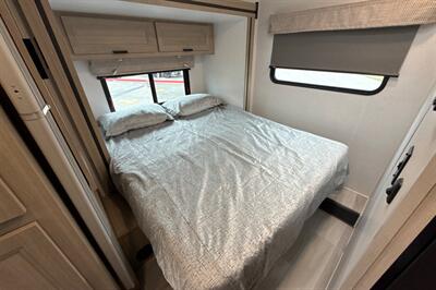 2025 Forest River Sunseeker 2550DSLE   - Photo 32 - Santa Fe Springs, CA 90670