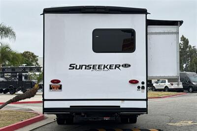 2025 Forest River Sunseeker 2550DSLE   - Photo 4 - Santa Fe Springs, CA 90670