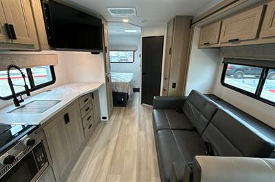 2025 Forest River Sunseeker 2550DSLE   - Photo 16 - Santa Fe Springs, CA 90670
