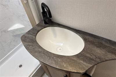 2025 Forest River Sunseeker 2550DSLE   - Photo 29 - Santa Fe Springs, CA 90670