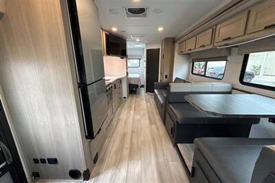 2025 Forest River Sunseeker 2550DSLE   - Photo 13 - Santa Fe Springs, CA 90670