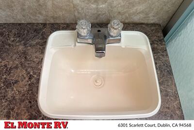 2014 Fleetwood Jamboree 31N   - Photo 26 - Dublin, CA 94568