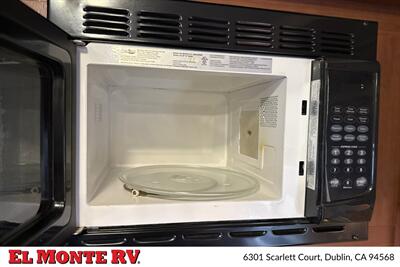 2014 Fleetwood Jamboree 31N   - Photo 17 - Dublin, CA 94568