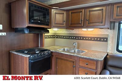 2014 Fleetwood Jamboree 31N   - Photo 13 - Dublin, CA 94568