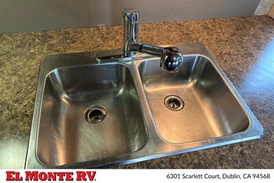 2014 Fleetwood Jamboree 31N   - Photo 14 - Dublin, CA 94568