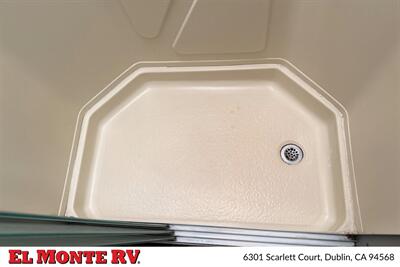 2014 Fleetwood Jamboree 31N   - Photo 28 - Dublin, CA 94568