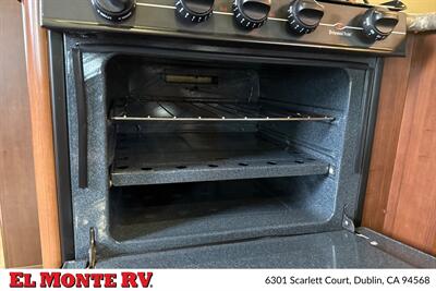 2014 Fleetwood Jamboree 31N   - Photo 16 - Dublin, CA 94568