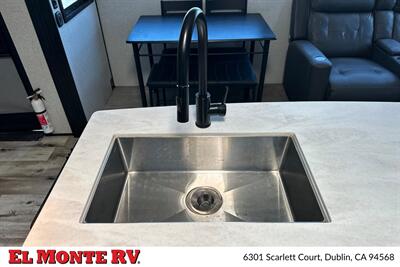 2022 K-Z RV Durango 301RLT   - Photo 16 - Dublin, CA 94568