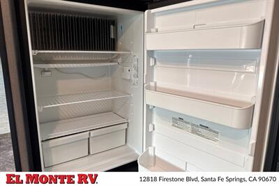 2024 Thor Four Winds 22E   - Photo 24 - Santa Fe Springs, CA 90670