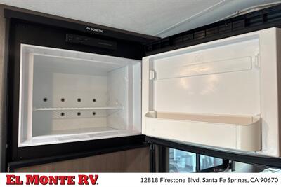 2024 Thor Four Winds 22E   - Photo 25 - Santa Fe Springs, CA 90670