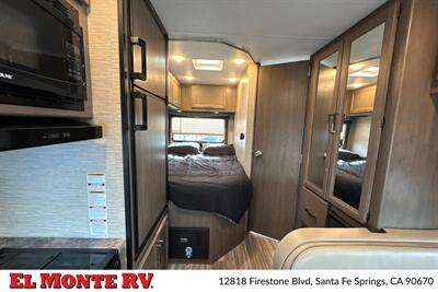 2024 Thor Four Winds 22E   - Photo 27 - Santa Fe Springs, CA 90670