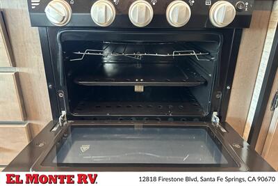 2024 Thor Four Winds 22E   - Photo 20 - Santa Fe Springs, CA 90670