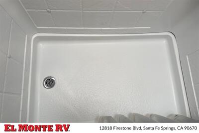 2024 Thor Four Winds 22E   - Photo 32 - Santa Fe Springs, CA 90670