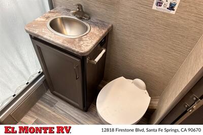 2024 Thor Four Winds 22E   - Photo 28 - Santa Fe Springs, CA 90670
